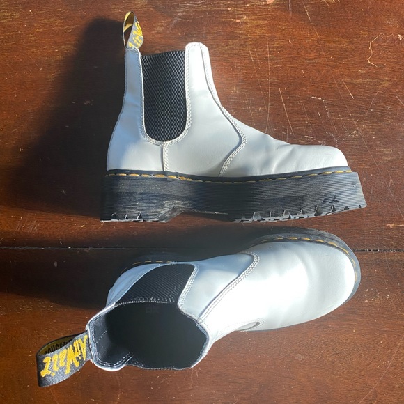 Dr. Martens 2976 Smooth Leather Platform Chelsea Boot - Picture 9 of 10